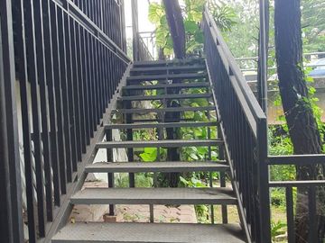DISEWAKAN AREA EX RESTO DI RAFLESS HILLS CIBUBUR, HARJAMUKTI DEPOK