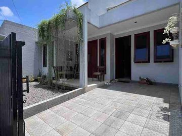 Rumah cantik dalam kompleks di Cirendeu, Pondok Cabe TangSel