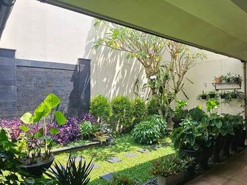 DIJUAL RUMAH MODERN CANTIK 2 LANTAI DI VIRGINIA LAGOON BSD (DMB73)