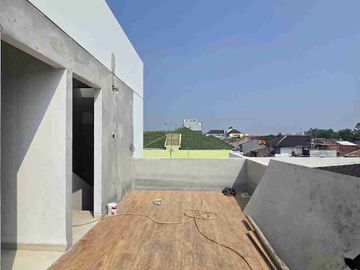 Rumah baru dalam komplek di Duren Sawit Jaktim