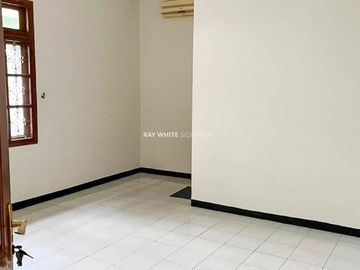Dijual Rumah Layak Huni Posisi Hoek di Jl Gandaria IX Kebayoran Baru