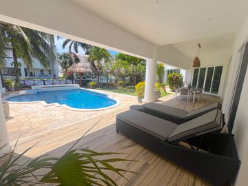 CASA ZONA HOTELERA ISLA DORADA CON MULLE , CANAL Y ALBERCA PRIVADA