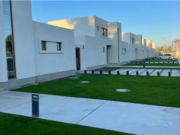 Exclusiva Casa Nueva en Condominio Doña Constanza, Avenida San Miguel – Talca.