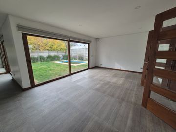 Exclusiva Casa Nueva en Condominio Doña Constanza, Avenida San Miguel – Talca.