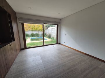 Exclusiva Casa Nueva en Condominio Doña Constanza, Avenida San Miguel – Talca.