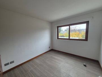 Exclusiva Casa Nueva en Condominio Doña Constanza, Avenida San Miguel – Talca.