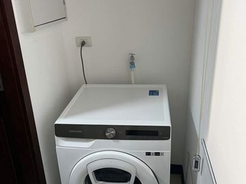Furnished 1 Bedroom with Balcony Verve Residences For Rent at Bgc Taguig