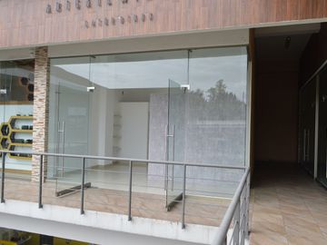 Local Comercial en Plaza Coronado, Av. Avila Camacho