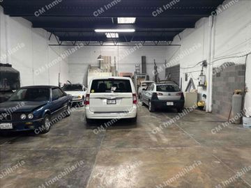 Amplia bodega a 2 cuadras de Av Gálvez y a 2 cuadras de Carretera Río Verde. 10 frente 40 fondo