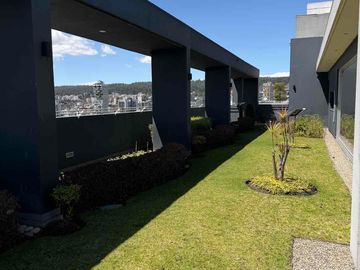 Vendo oficina comercial amoblada de 117m2 en el sector de La Carolina