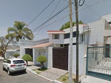Calle P.  o del Llano número 3015, Colonia Villas de Irapuato, C.p. 36670, Municipio Irapuato, Estado Guanajuato