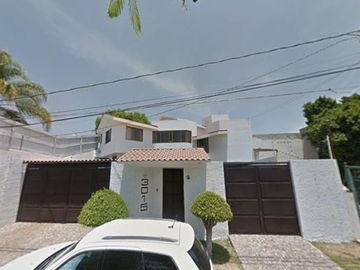 Calle P.  o del Llano número 3015, Colonia Villas de Irapuato, C.p. 36670, Municipio Irapuato, Estado Guanajuato