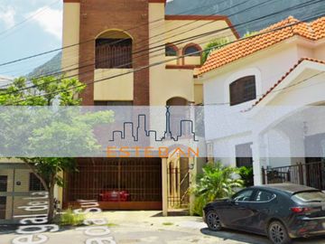 CASA EN REMATE PEDREGAL DE LA SILLAS MONTERREY NUEVO LEON