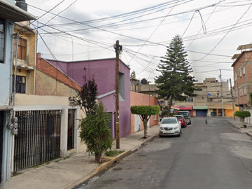 sa Casa en Venta en el EDO-MEX Nezahualcóyotl a 20 mnts. de Hospitales ISSSTE, ISEM, GENERALES DE Chimalhuacán y Guztavo Vaz