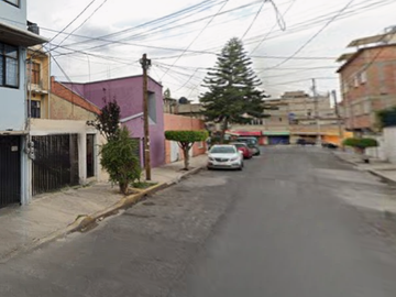 sa Casa en Venta en el EDO-MEX Nezahualcóyotl a 20 mnts. de Hospitales ISSSTE, ISEM, GENERALES DE Chimalhuacán y Guztavo Vaz