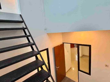 Rumah siap huni full renov dijual murah lokasi strategis dekat statsiun krl.