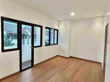 Rumah siap huni full renov dijual murah lokasi strategis dekat statsiun krl.