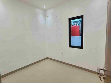 Rumah siap huni full renov dijual murah lokasi strategis dekat statsiun krl.