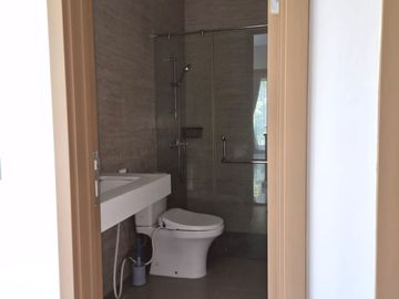 rumah hook disewakan di discovery amore luas dan homey near discovery alton