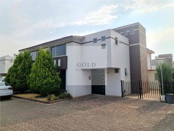 Casa en venta en residencial en Metepec