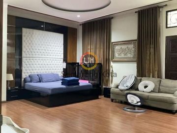 Rumah mewah di Graha Estetika