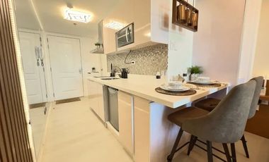 AIR BNB READY STUDIO UNIT IN AZURE NORTH 5.9M