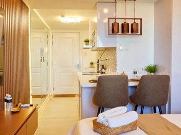 AIR BNB READY STUDIO UNIT IN AZURE NORTH 5.9M