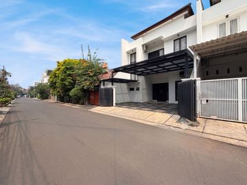 TINGGAL BAWA KOPER! RUMAH MEWAH SEMI FURNISHED DI TEBET BARAT, AKSES 3 MOBIL‼️