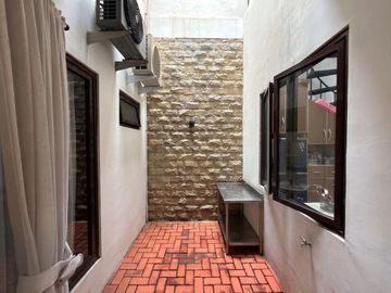 TINGGAL BAWA KOPER! RUMAH MEWAH SEMI FURNISHED DI TEBET BARAT, AKSES 3 MOBIL‼️