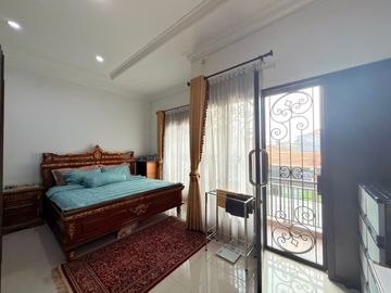 TINGGAL BAWA KOPER! RUMAH MEWAH SEMI FURNISHED DI TEBET BARAT, AKSES 3 MOBIL‼️
