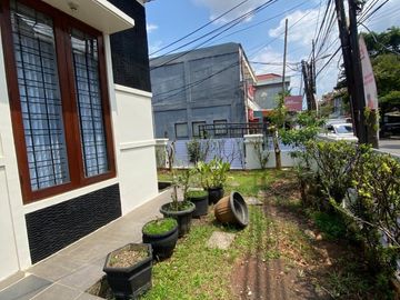 Disewakan Rumah Luas Pinggir Jalan Utama Di Galaxy, Bekasi