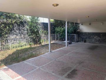 VENTA CASA EN SATELITE PARA REMODELAR