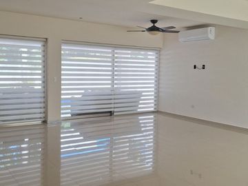 Casa en VENTA  en villa magna Cancun