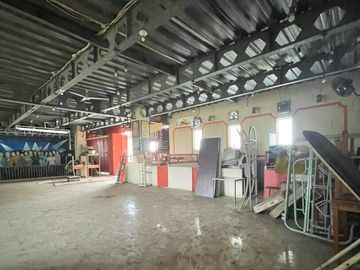 Dijual / Disewakan. Bangunan 2 lantai ex cafe di Narogong Bekasi Selatan