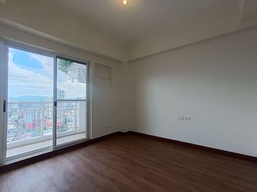 Below Market Value! Well-Maintained 2BR Condo at Fairlane Residences, Kapitolyo
