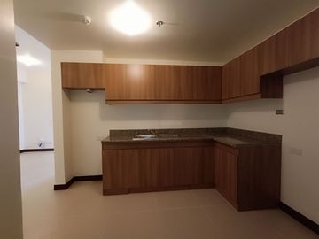 Below Market Value! Well-Maintained 2BR Condo at Fairlane Residences, Kapitolyo