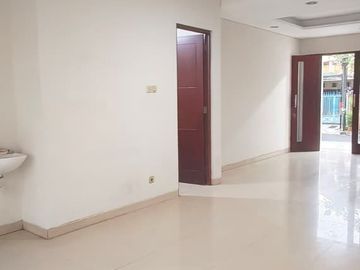 Dijual Rumah 2 Lantai Dinding Full Bata Merah di Komplek Billymoon, Jakarta Timur