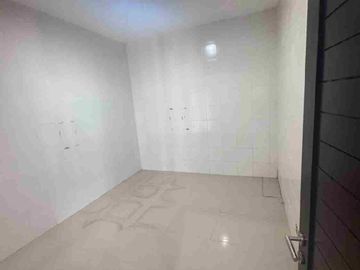 Di kontrakan rumah jalan Tukad Badung , Renon, Denpasar, Bali