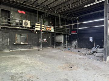 PRIME 390 SQM ROADSIDE COMMERCIAL WAREHOUSE, SHOWROOM & SERVICE CENTER FOR LEASE — NEAR CASH & CARRY, MAKATI