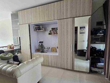 Dijual Rumah 2.5Lantai siap Huni , posisi Hoek di Pondok Pekayon Indah Bekasi