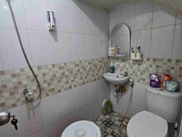 Dijual Rumah 2.5Lantai siap Huni , posisi Hoek di Pondok Pekayon Indah Bekasi
