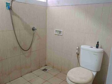 Disewakan Rumah 2 Lantai Semi Furnish Dekat Stasiun Dan Pintu Tol Serpong lagoon Cisauk Tangerang