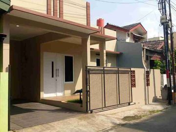 Rumah 1 1/4 Lantai, Bebas Banjir, Kawasan Strategis, Lingkungan Nyaman di Pondok Pekayon Indah, galaxy, Bekasi