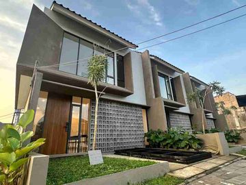 Rumah 2 lantai siap huni jatiwarna