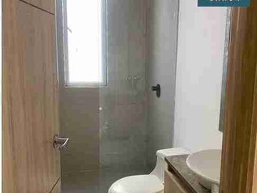 🏡 APARTAMENTO EN VENTA – ZONA NORTE

📍 Primer piso
📐 Área: 193 m² + jardín