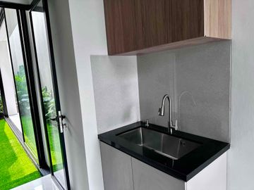 Dijual Rumah Baru Gaya Tropical Giriloka BSD City Semi Furnished