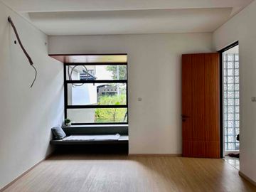 Dijual Rumah Baru Gaya Tropical Giriloka BSD City Semi Furnished