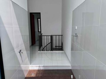 Dijual Rumah Baru Gaya Tropical Giriloka BSD City Semi Furnished
