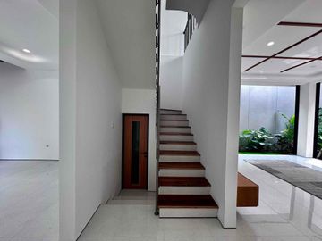 Dijual Rumah Baru Gaya Tropical Giriloka BSD City Semi Furnished