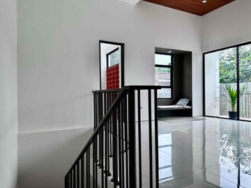 Dijual Rumah Baru Gaya Tropical Giriloka BSD City Semi Furnished